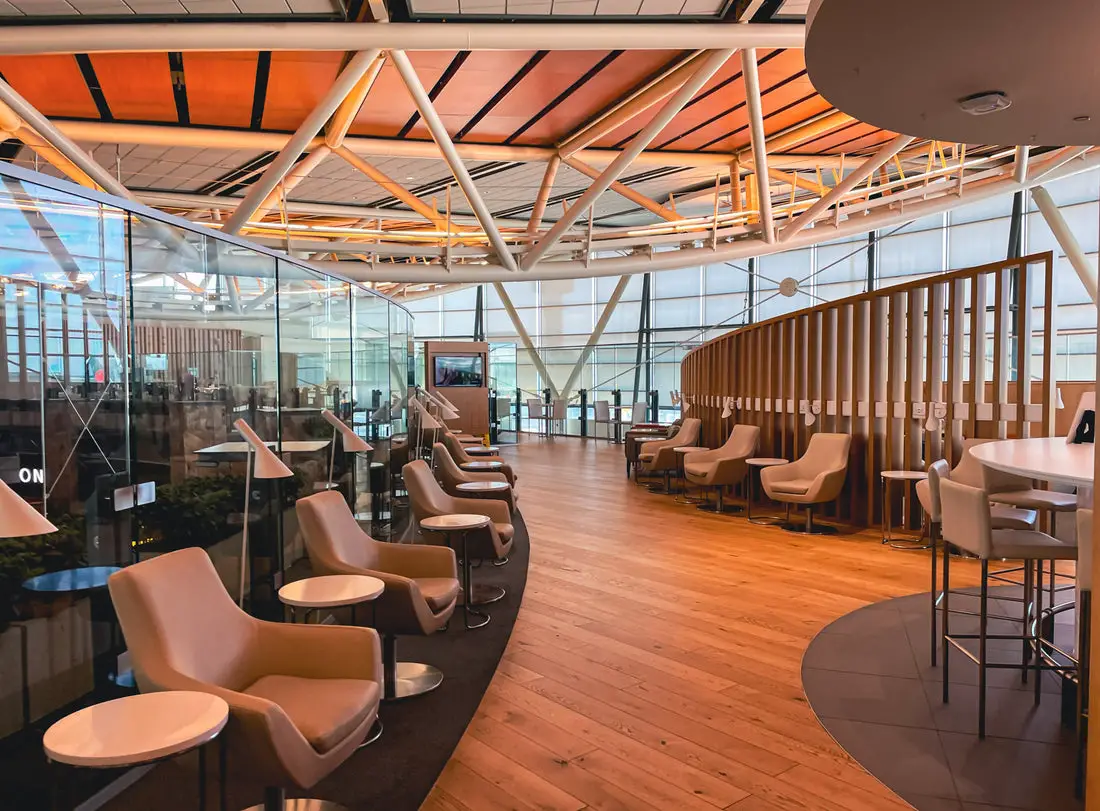 SkyTeam Lounge YVR Vancouver: Location, Food, and Seating
